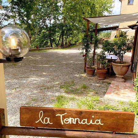 La Tonnaia Apartment Lari Exterior photo
